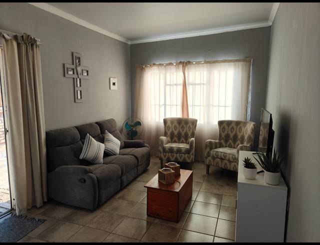 1 BEDROOM FLAT TO LET IN MOOINOOI